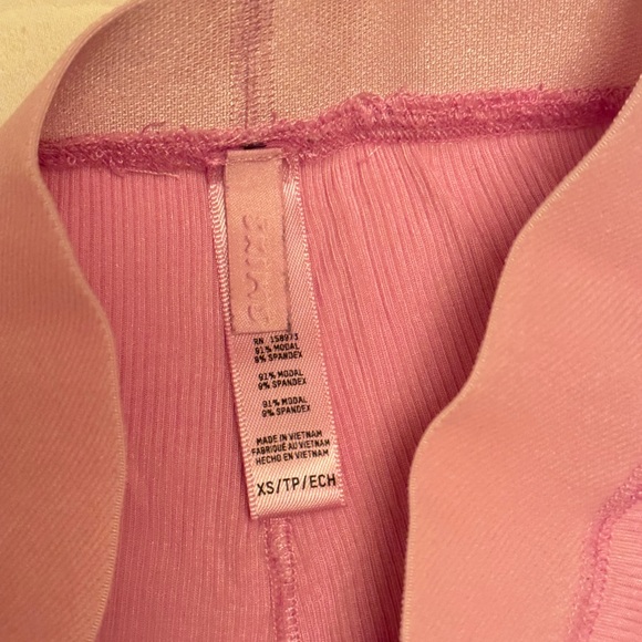 SKIMS 🩷 Pink Ribbed Shorts - Picture 3 of 3